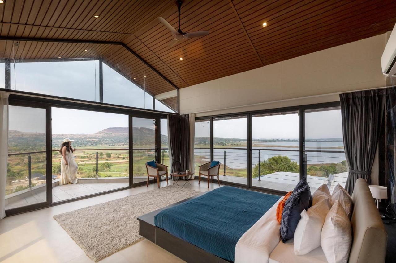 Pearl Lakeview Mansion By Stayvista - Lakeside Villa With Infinity Pool, Jacuzzi, In-House Theatre & Games Room 伊加特普里 外观 照片