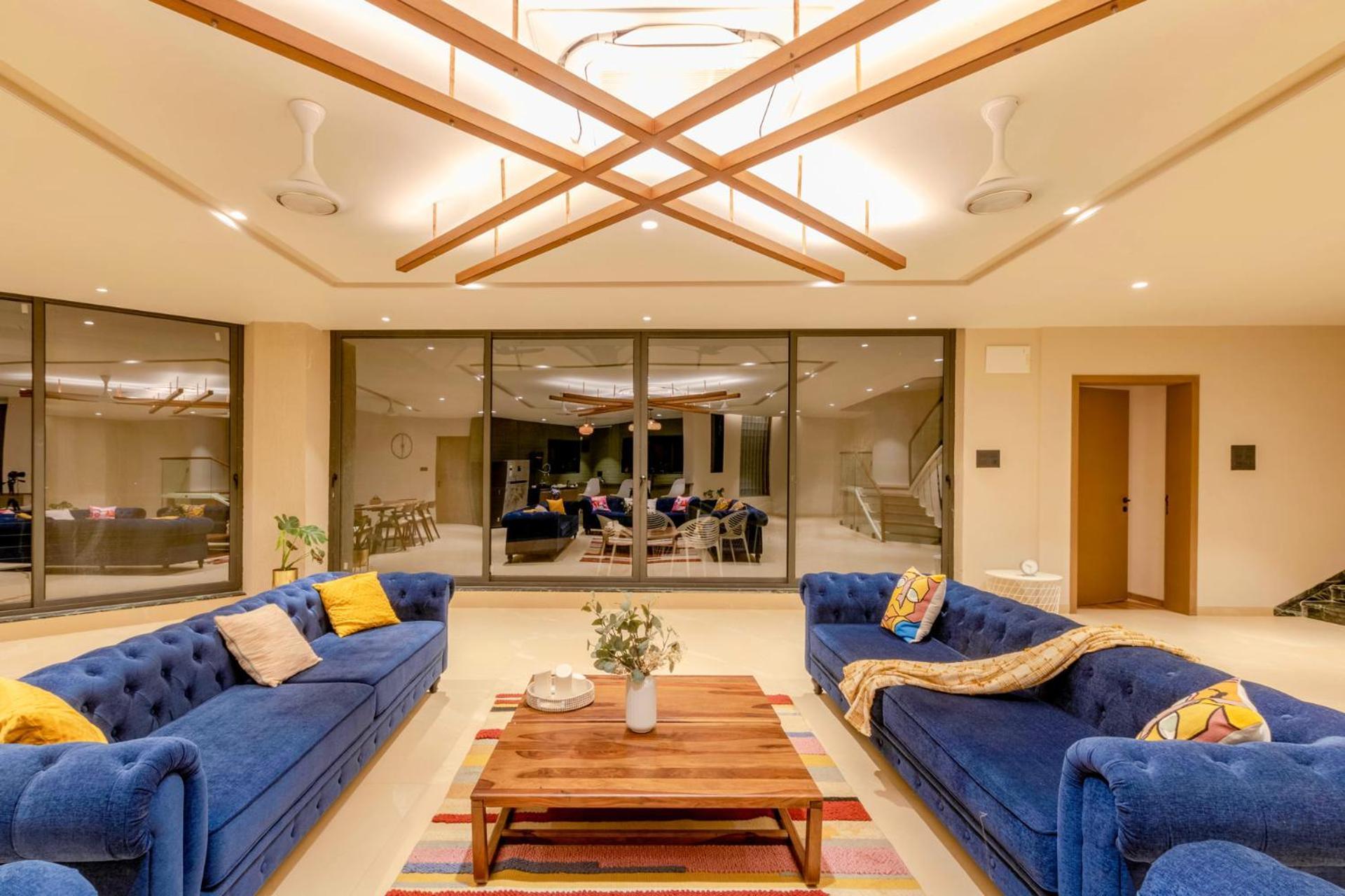Pearl Lakeview Mansion By Stayvista - Lakeside Villa With Infinity Pool, Jacuzzi, In-House Theatre & Games Room 伊加特普里 外观 照片