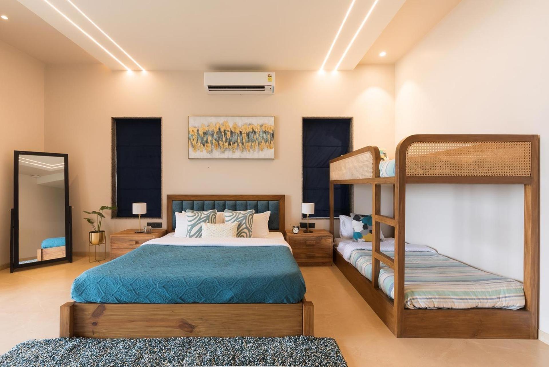 Pearl Lakeview Mansion By Stayvista - Lakeside Villa With Infinity Pool, Jacuzzi, In-House Theatre & Games Room 伊加特普里 外观 照片