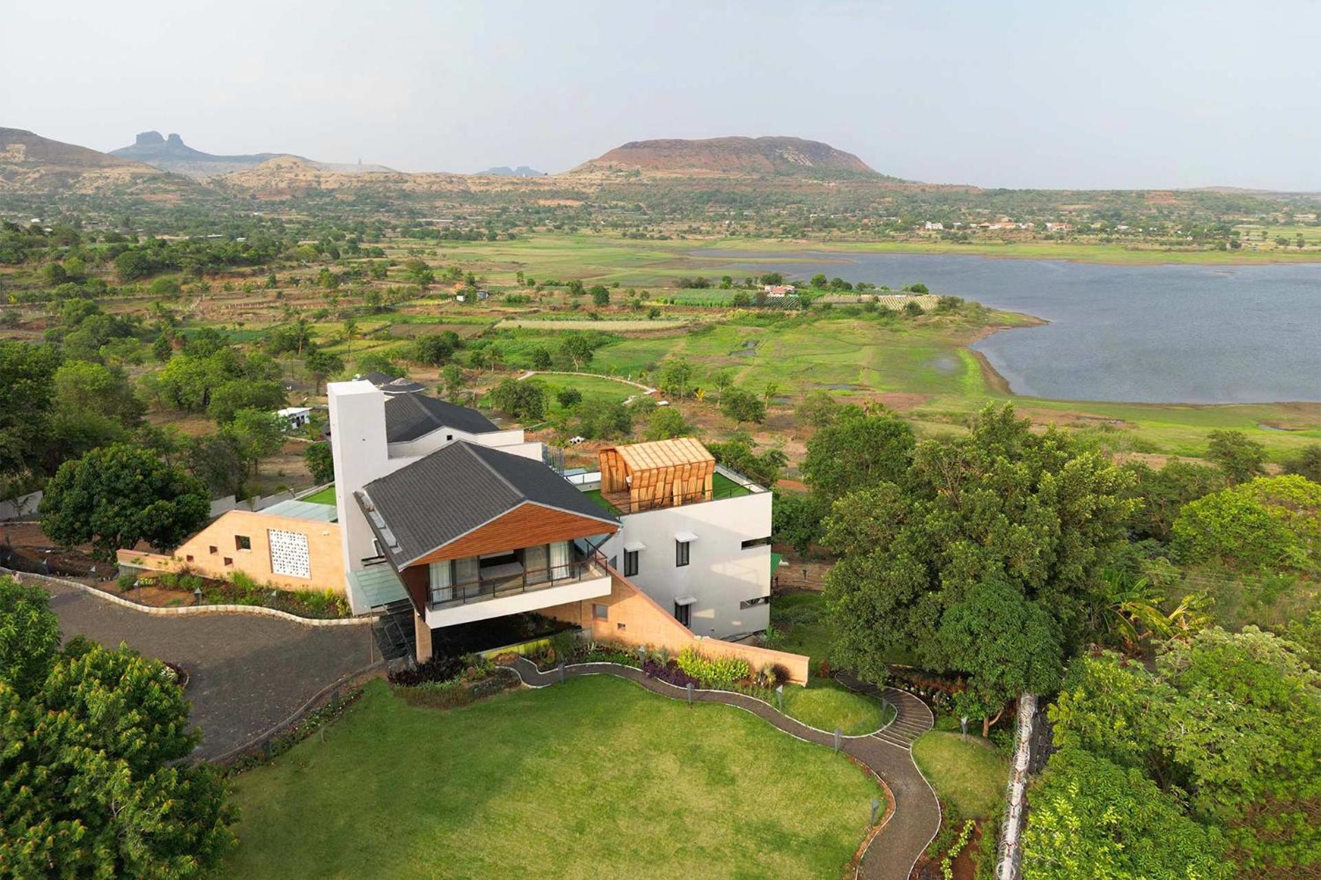 Pearl Lakeview Mansion By Stayvista - Lakeside Villa With Infinity Pool, Jacuzzi, In-House Theatre & Games Room 伊加特普里 外观 照片