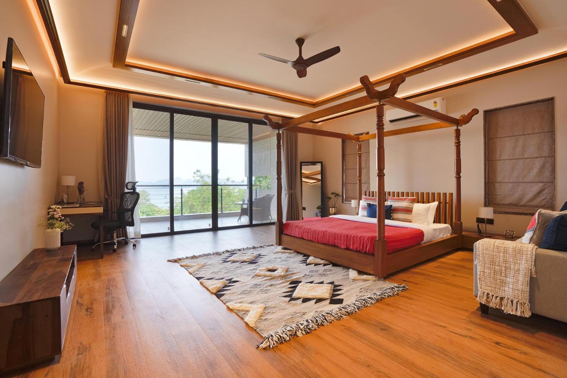 Pearl Lakeview Mansion By Stayvista - Lakeside Villa With Infinity Pool, Jacuzzi, In-House Theatre & Games Room 伊加特普里 外观 照片
